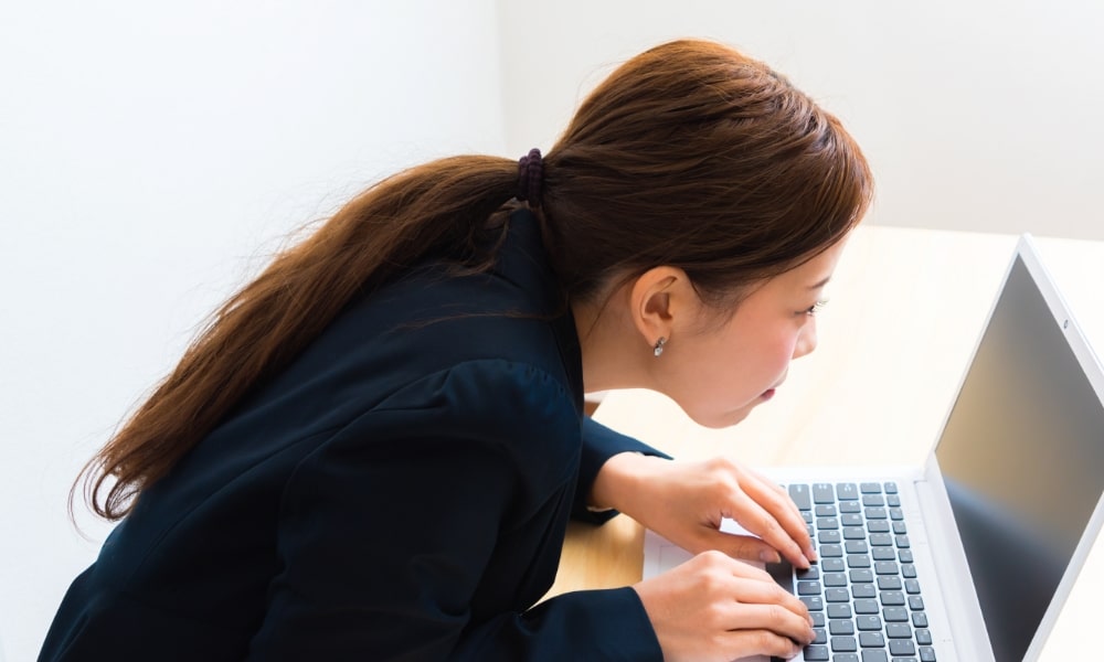 前傾姿勢が原因の骨盤の歪み