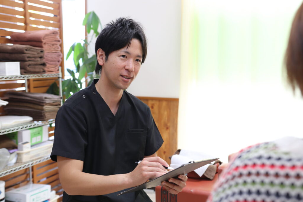 のぞみ鍼灸整骨院の診察風景